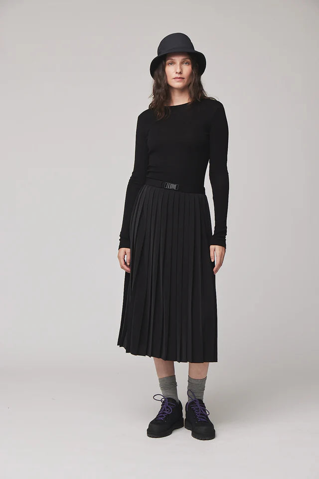TIlley: Womens Tech Slk Pleated Skirt Black