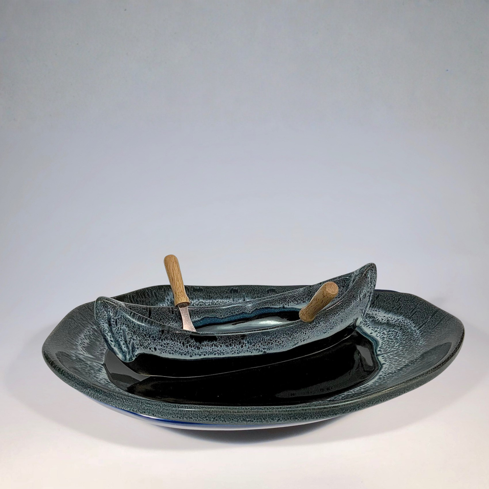Pottery Canoe on a Lake Dip Set - Black Diamonds
