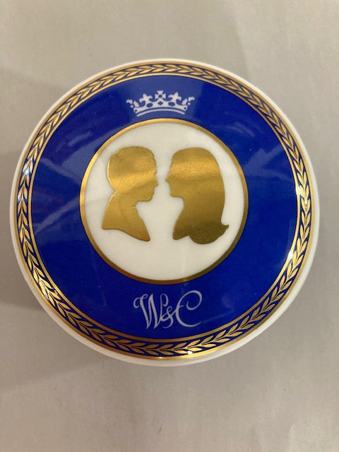 Gold Miniature Profile of Catherine and William's wedding surrounded by Cobalt Blue and Gold 