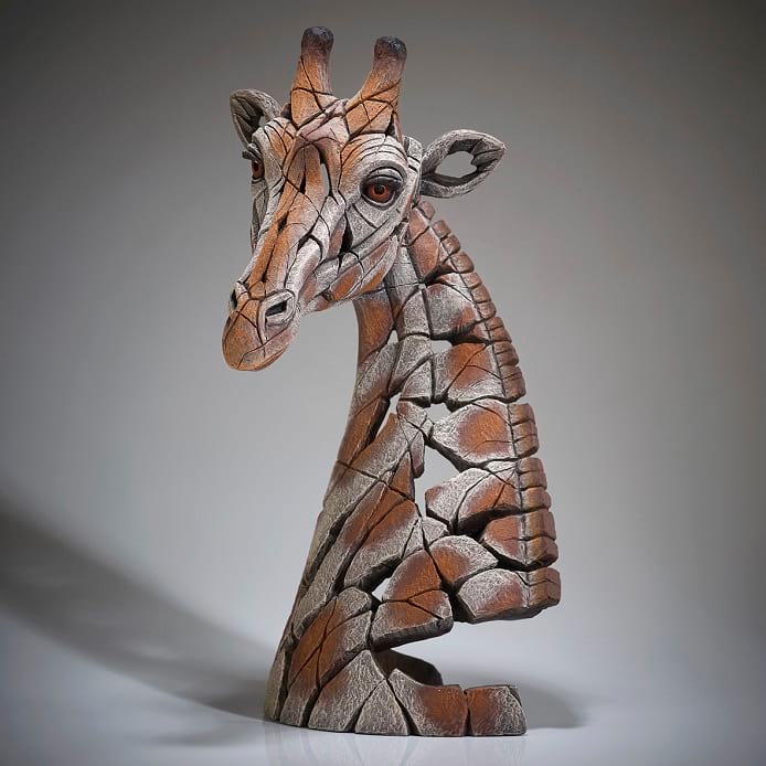A sculpture of a giraffe 