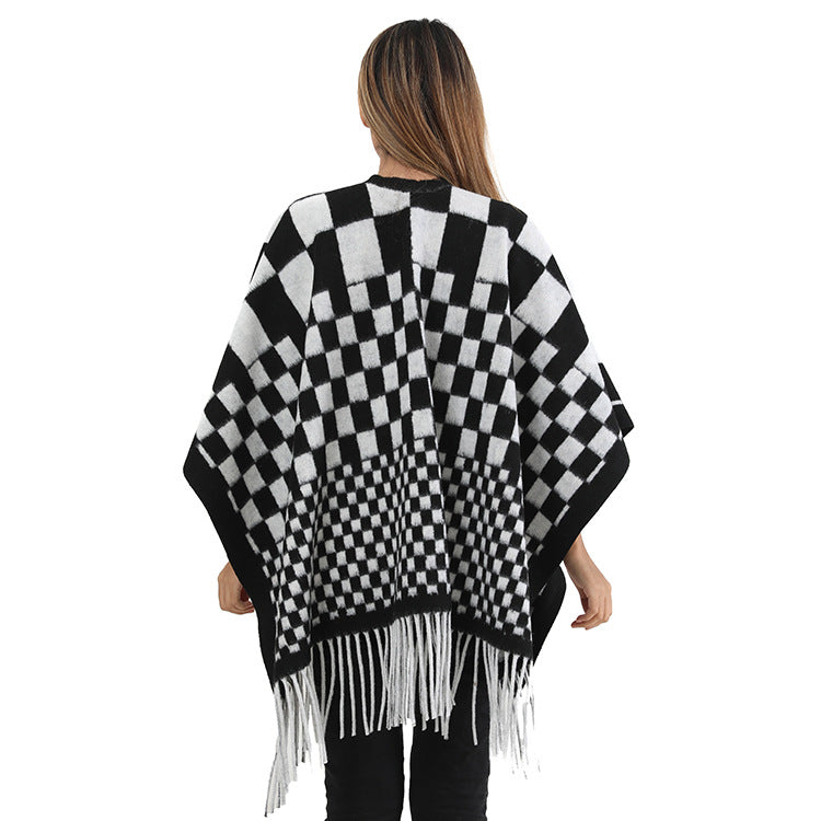 Grand Soft Checkered Cape with Fringe