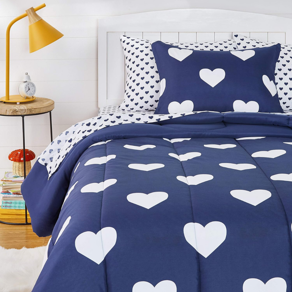 Total Navy Hearts Twin Bed in a Bag